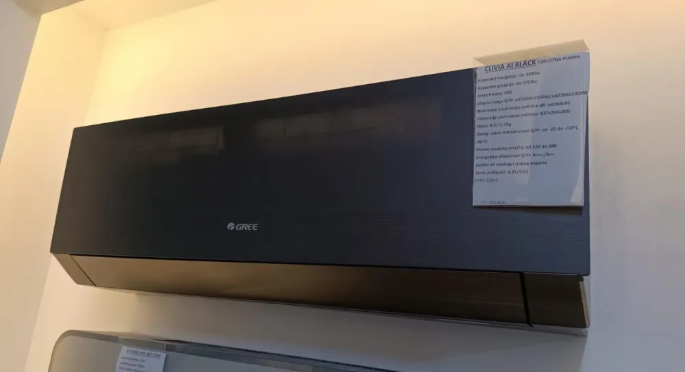Klima uređaj Gree Comfort Clivia AI Black 12k Wi-Fi 12.000 BTU inverter — Klimapolis